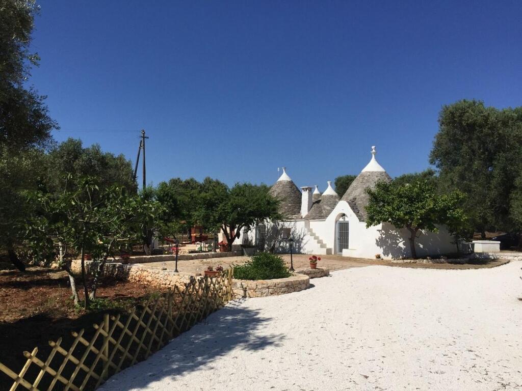 Chateaux Des Trulli San Michele Salentino Εξωτερικό φωτογραφία
